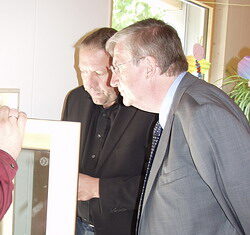 Regierungspräsident besucht Kindergarten St. Peter und Paul in Freiburg Regierungspräsident Würtenberger (rechts) und Herr Gegg (links)