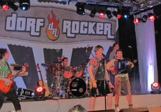 „Dorfrocker“ sorgen für „Alm-Alarm“ in Fischerbach