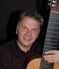 Meister der 10-Saitigen Gitarre gastiert am 24. Juli in Haslach