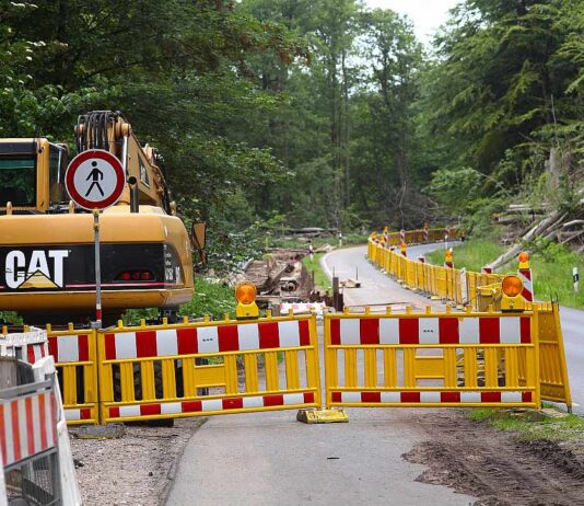 Neubau einer Stützmauer nach Hangrutsch an der Kreisstraße bei Nordrach-Kolonie