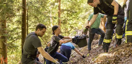 Jugendfeuerwehr Hornberg und Ortenaukreis sorgen für saubere Wälder