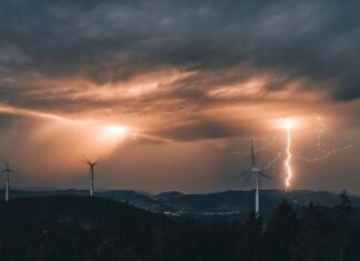 Tobias Lerch gewinnt mit spektakulärem Gewitterfoto den Fotowettbewerb 2024