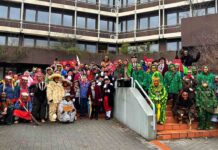 11.11 Uhr – und zack: D’Zünfte schderme s’Landratsamt!